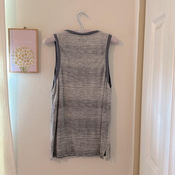 Calvin Klein sleeveless tank top - Picture 3 of 3